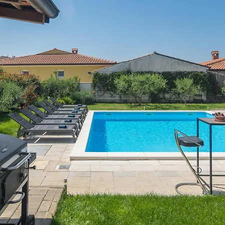 Gorgeous In With Swimming Pool