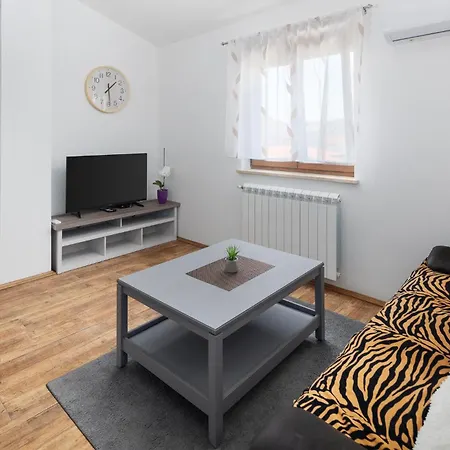 Gorgeous In With Swimming Pool Apartman Porec